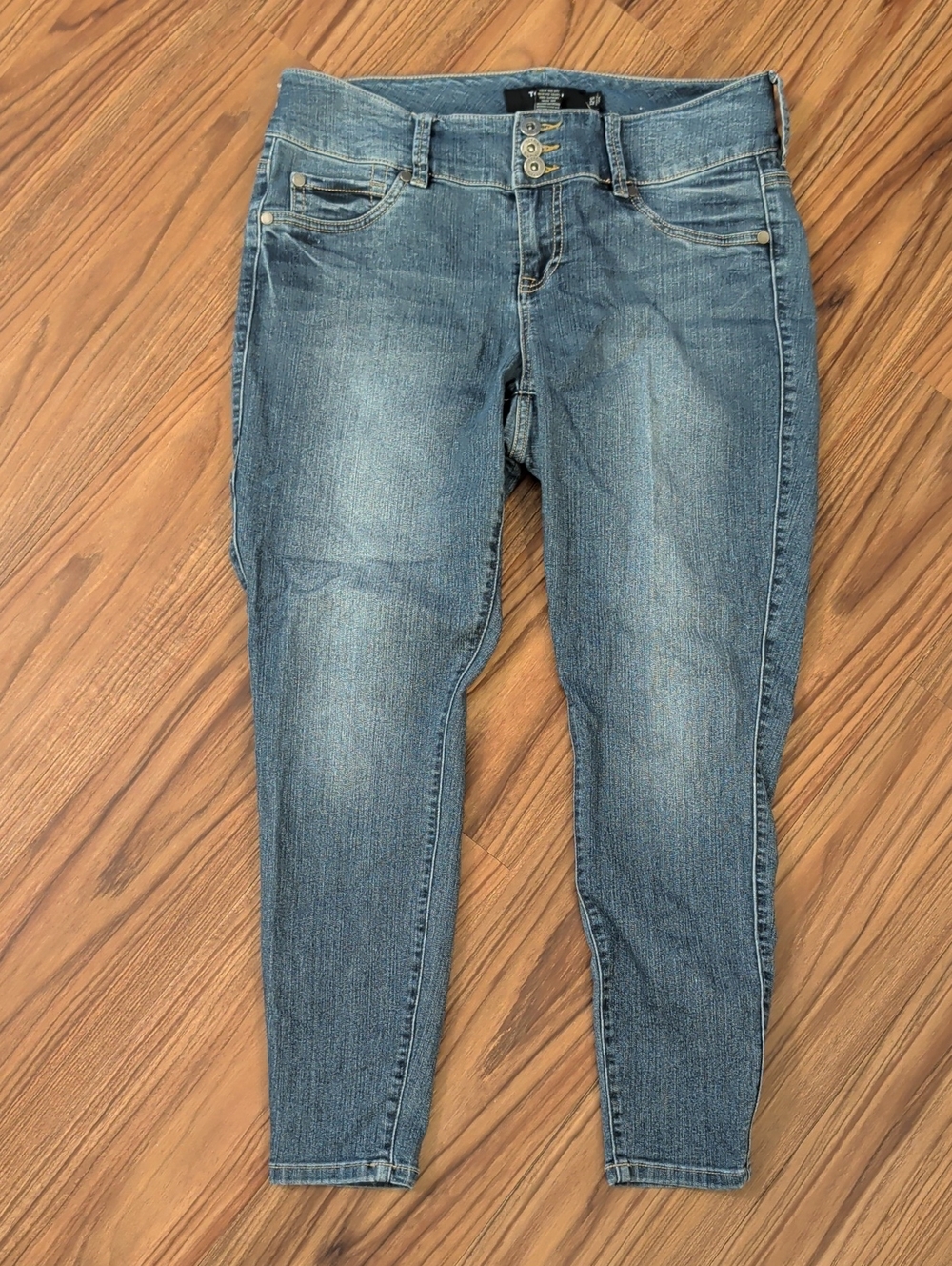 Torrid Skinny Jeans in Washed Blue Denim, Size 12s